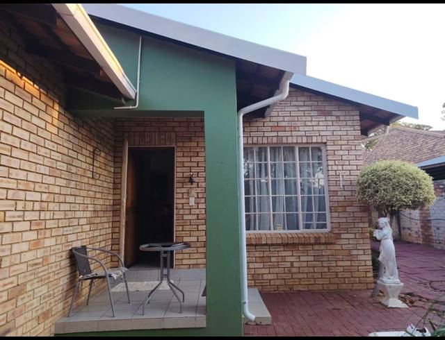 3 BEDROOM HOUSE FOR SALE IN GEELHOUTPARK
